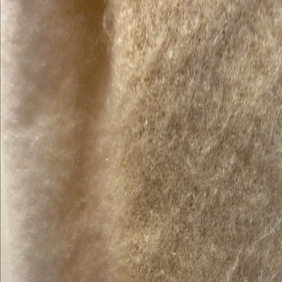 NWT Universal Thread Cream And Tan Scarf. Very long and soft and warm!! OS - Picture 4 of 4